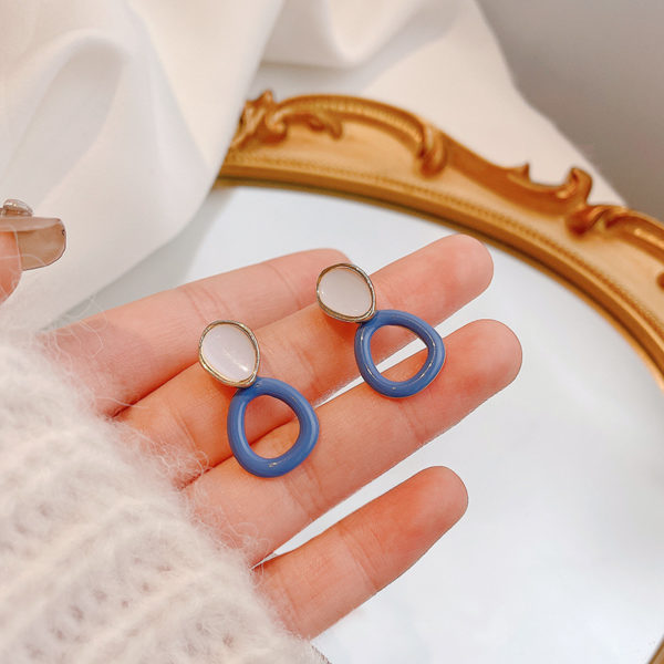 Faux Pearl Plate on Gold and Blue Loop Earrings - Image 4