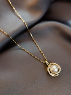 Faux Pearl Flower Pendant Necklace